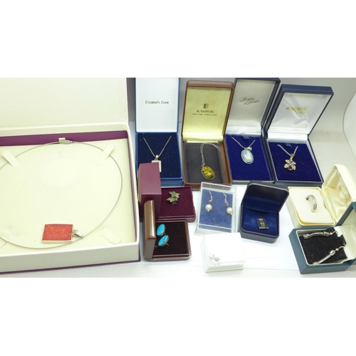 885 - Silver jewellery, boxed