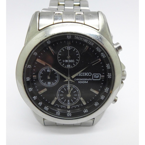 892 - A gentleman's stainless steel Seiko chronograph wristwatch