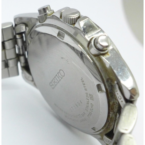 892 - A gentleman's stainless steel Seiko chronograph wristwatch