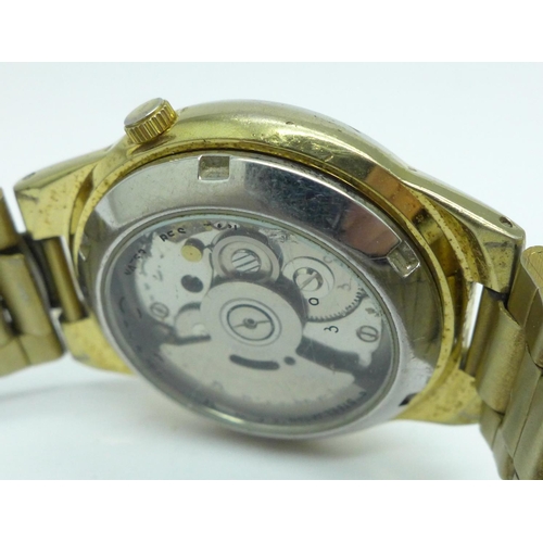 899 - A gentleman's plated Seiko 5 automatic wristwatch