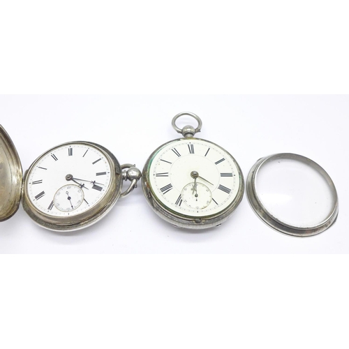 935 - A silver full hunter pocket watch and a silver English lever pocket watch, both a/f