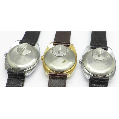 942 - Three gentleman's Timex Quartz wristwatches