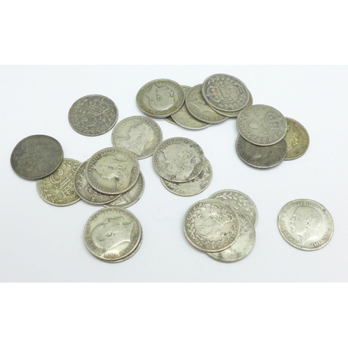 946 - Assorted pre-1920 silver 3d coins, 32g