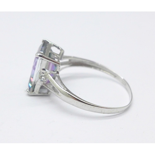 978 - A 9ct white gold, mystic topaz and diamond ring, 1.6g, N