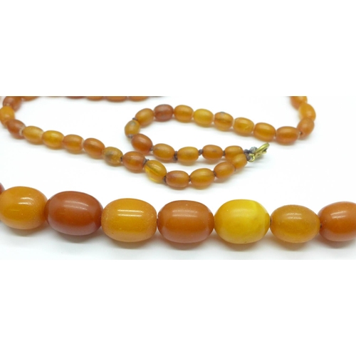 980 - A string of amber beads, 54g