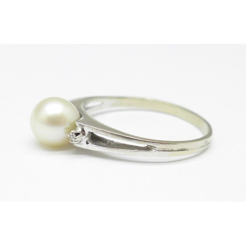 991 - An 18ct white gold, pearl and diamond ring, 2.9g, Q