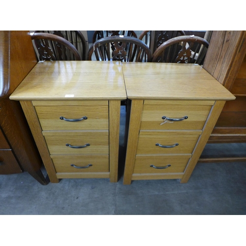 242 - A pair of oak bedside chests