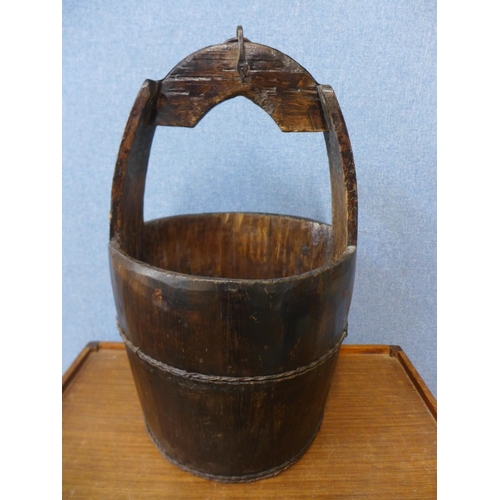 286a - A wooden bucket