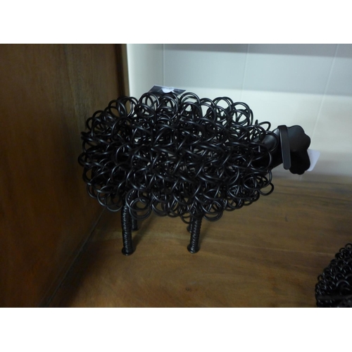 1455 - A metal wiggle black sheep (WGS09)   #