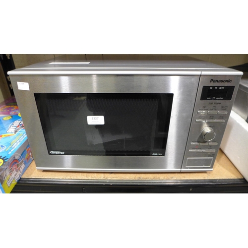 3227 - A Panasonic Grill Microwave   231718/223  *This lot is subject to vat