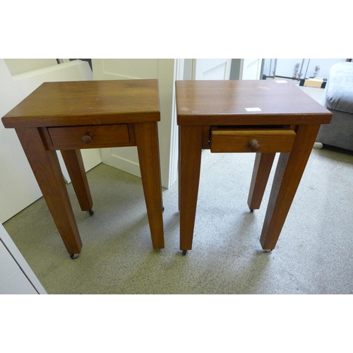 1816 - A pair of oak lamp tables