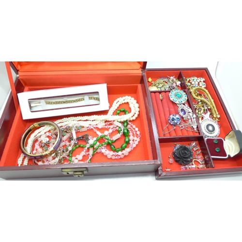 672 - A jewellery box and contents including Florenza stone set bracelet, etc.