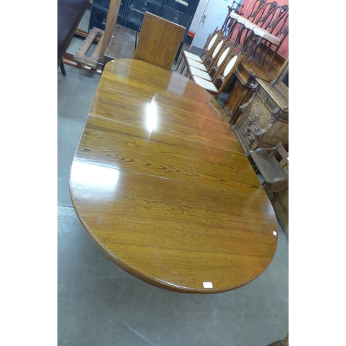 98 - A 19th Century oak extending dining table