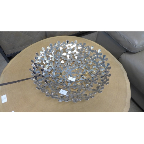 1411 - A large metal petal pattern platter (PTBL25)   #