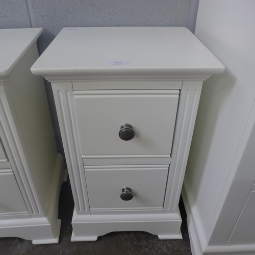 1513 - A Banbury white small bedside table (BP-SBSC-W)