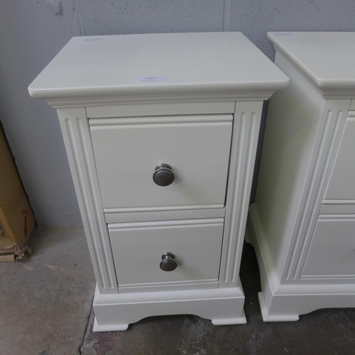 1514 - A small, white Banbury bedside table (BP-SBSC-W)