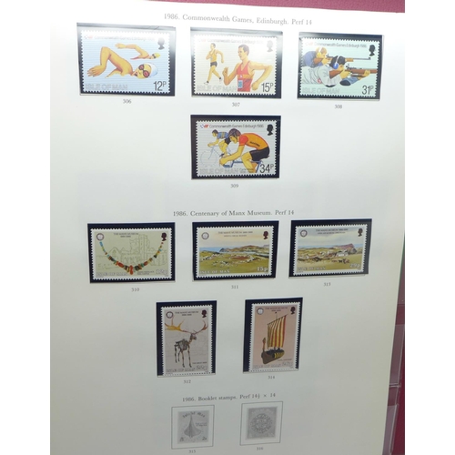 644 - Isle of Man stamp collection in printed album, fairly comprehensive unmounted mint to 1989 together ... 