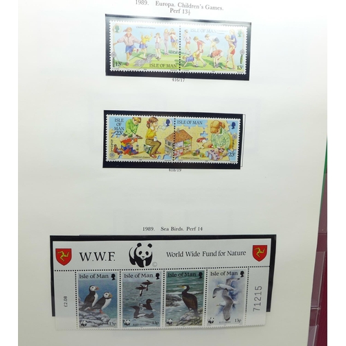 644 - Isle of Man stamp collection in printed album, fairly comprehensive unmounted mint to 1989 together ... 