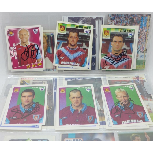 658 - Football: 125 signed West Ham trade cards