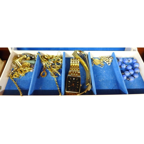 669 - Costume jewellery and wristwatches including a boxed Accurist dress watch, Seiko, Sekonda x2 and Kim... 
