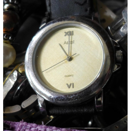 679 - A collection of fashion wristwatches