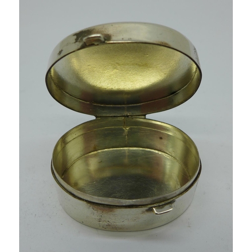779 - A hallmarked silver pill box set with a cameo