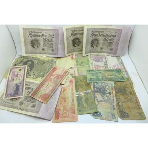 845 - Assorted banknotes, coin sets and foreign coins
