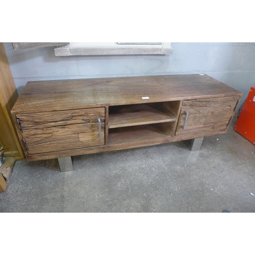 1572 - A railway sleeper TV unit