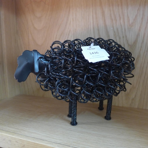 1436 - A metal wiggle black sheep (WGS09)   #