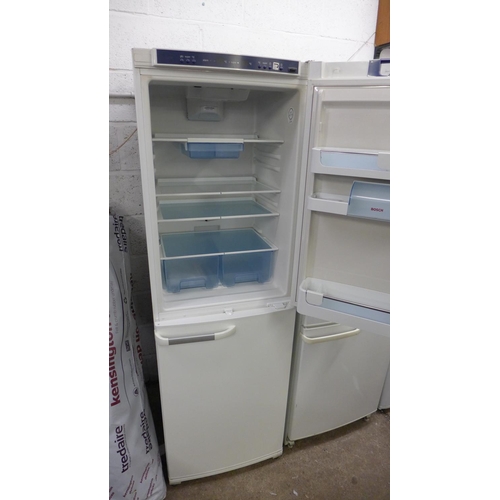 2207 - Bosch 60/40 tall fridge freezer