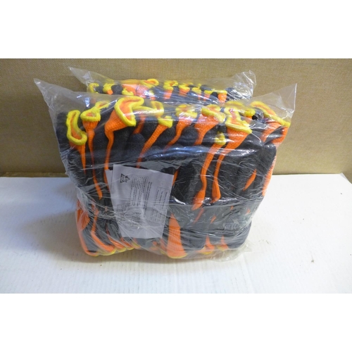 2119 - 24 Pairs of thermal gloves - unworn - this lot is subject to VAT