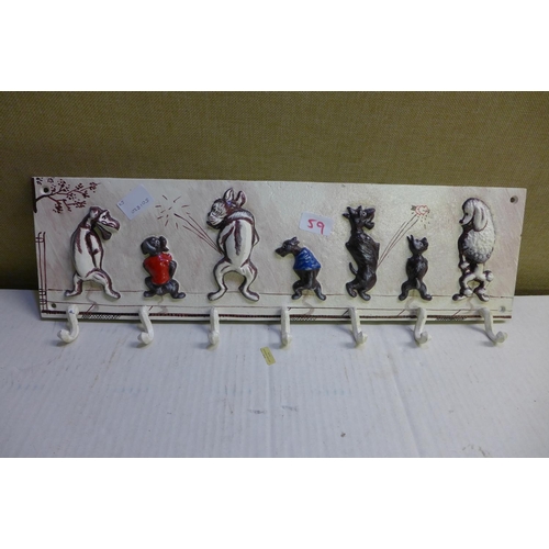 2121 - Dogs cups rack - this lot is subject to VAT