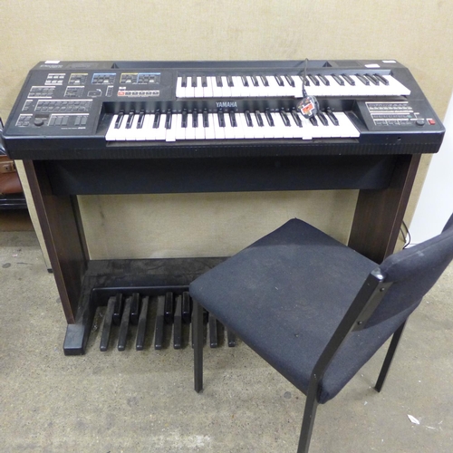 2190 - Yamaha Electone HC-4 organ - W, (two keys low on bottom keys)