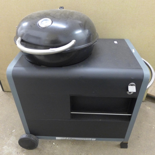 2234 - Mobile Kettle barbecue with temperature gauge & bottle opener - missing grill plate