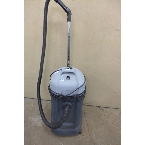 2259 - Nilfisk VL500 industrial vac - W