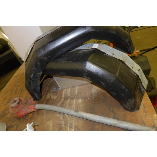 2261A - Pr. of trailer mudguards, 21mm pipe threader