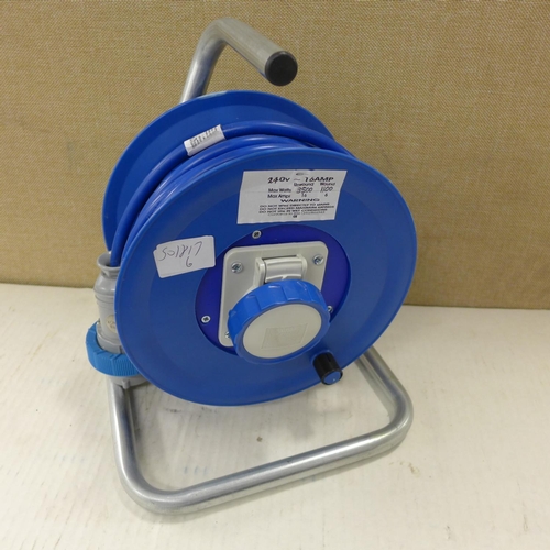 2273 - 25mtr, 240v, 16amp (blue plug), 2.5mm ext. reel - unused - W