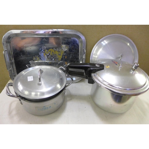 2285 - 4 Sonex pans with 3 lids, Sonex pressure cooker and three serving trays