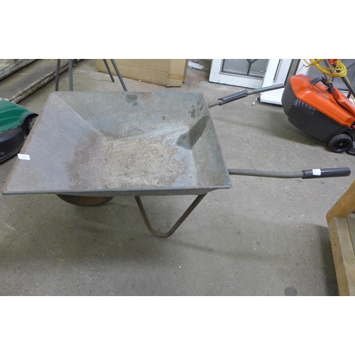 2346 - Metal wheelbarrow with hard tyre