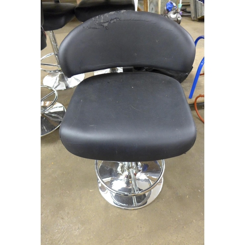 2373 - 4 Black vinyl/chrome rise & fall bar stools