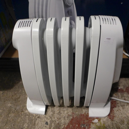 3181 - A Delonghi Nano Radiator    (188-32) * This lot is subject to vat