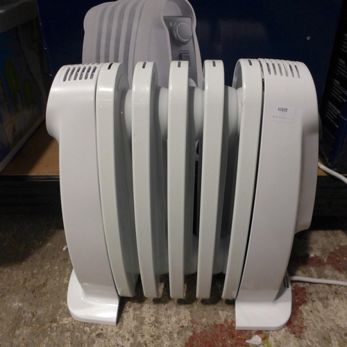 3182 - A Delonghi Nano Radiator    (188-33) * This lot is subject to vat