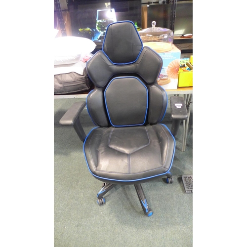 3315 - A 3D Insight Gaming Chair (one wheel broken)  (189-240) * This lot is subject to vat