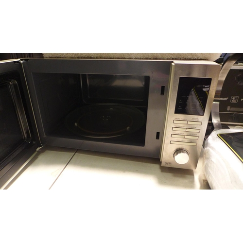 3332 - A Sharp Solo Microwave     (189-200) * This lot is subject to vat