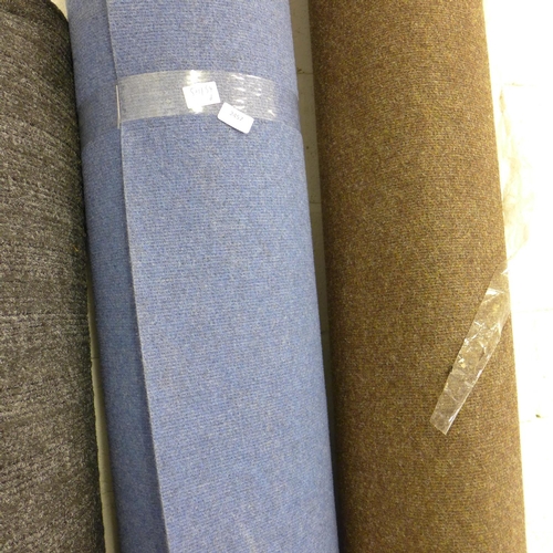 2994 - Roll of light blue contract carpet - approx. 2m x 7.5m - 15 sq. mtrs