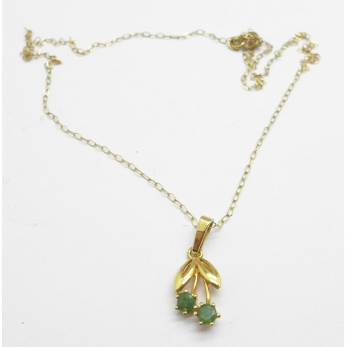 1098 - A 9ct gold and emerald pendant on 9ct gold chain, 1g