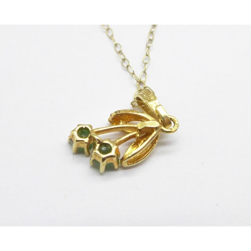 1098 - A 9ct gold and emerald pendant on 9ct gold chain, 1g