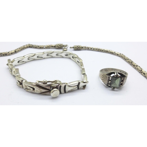 1105 - A silver bracelet, neck chain and ring, 70g