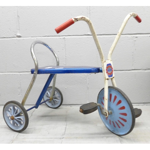 1122 - A Raleigh tricycle