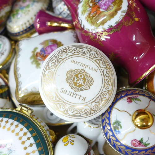 702 - A collection of decorative china, trinket boxes and vases, including del Prado and Limoges